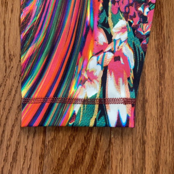 NWOT, lululemon 🌈 leggings, 7/8 length, size 6 - Picture 4 of 6